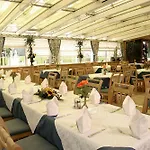 Laschenskyhof & 4*