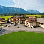 Laschenskyhof & 4*