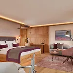 Laschenskyhof & 4*