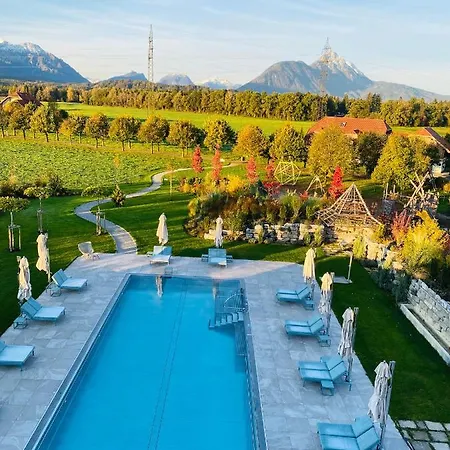 Laschenskyhof & Hotel 4*