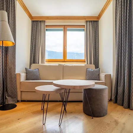 Laschenskyhof & Hotel 4*