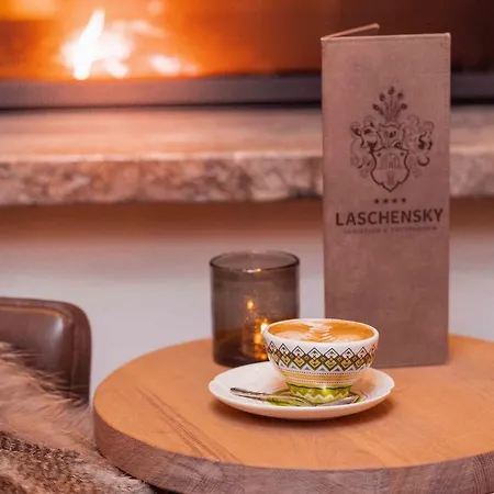 Laschenskyhof & ホテル 4*