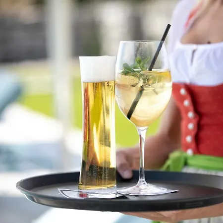 Laschenskyhof & Hotel 4*